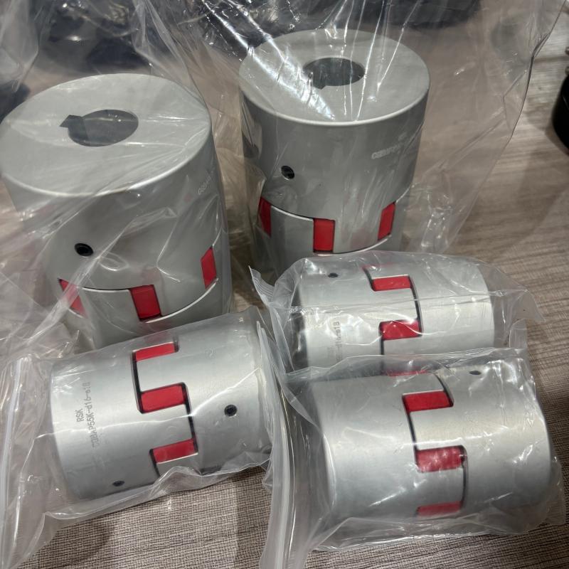 Spojnica čeljusne osovine od aluminijske legure PU paučasti umetak Vrsta kompleta vijaka s utorom za ključ prilagođen robotima